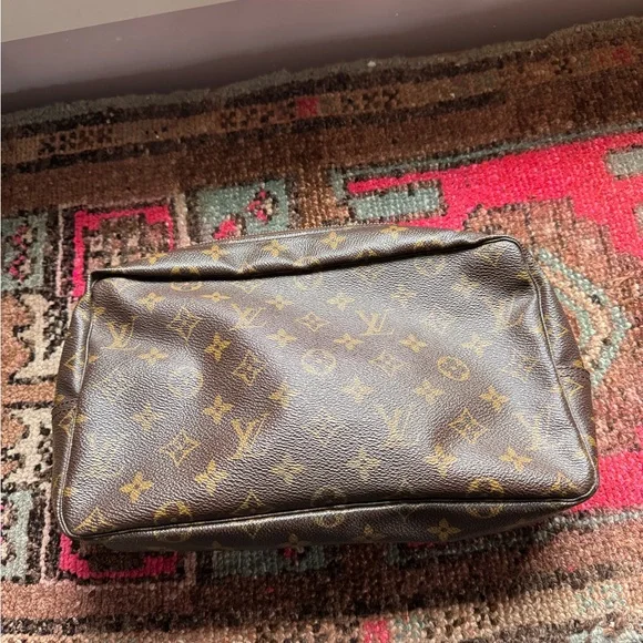 Louis Vuitton Monogram Toilette 28 cosmetic case - Picture 12 of 12